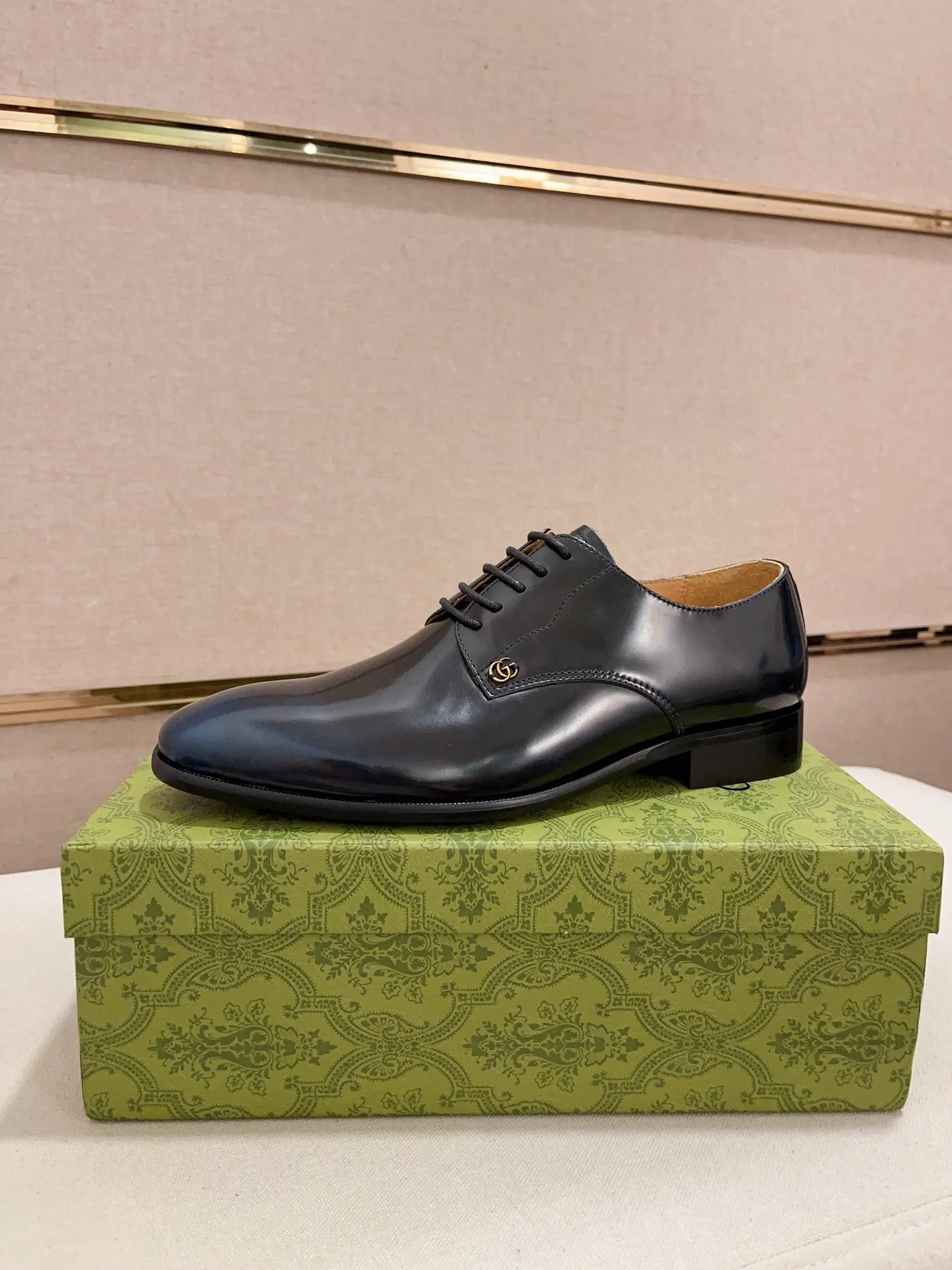 Men's shoes 💰: 520💰 (GUCCI) new series ss hot new products 💢 💠 Casual leather shoes 👞, first layer of cowhide, upper hardware buckles and logo on the sides of the shoe, brand logo on the insole and sole 💠 💎Upper: 100% cowhide 💎Inner: cowhide/100% 💎Feet: cowhide/100% 💎Sole: rubber/100% 💎SIZE: 38 39 40 41 42 43 44 Can be customized 45